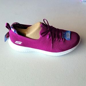 NWT Raspberry Lace Up Sketchers, Ultra-flex - 7.5
